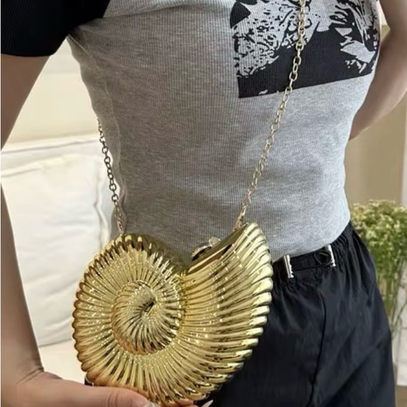 Seashell metallic crossbody Gold Shell-Shaped Women Bag clutch new - Picture 2 of 3